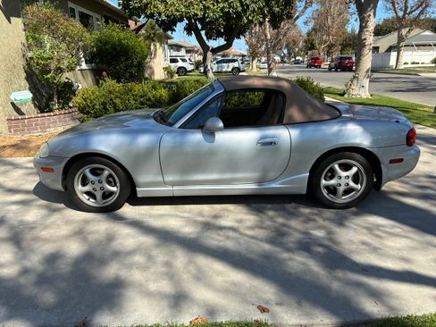 Used 2000 MAZDA MX-5 Miata LS RWD image 11