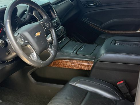 Used 2017 Chevrolet Suburban Premier image 8