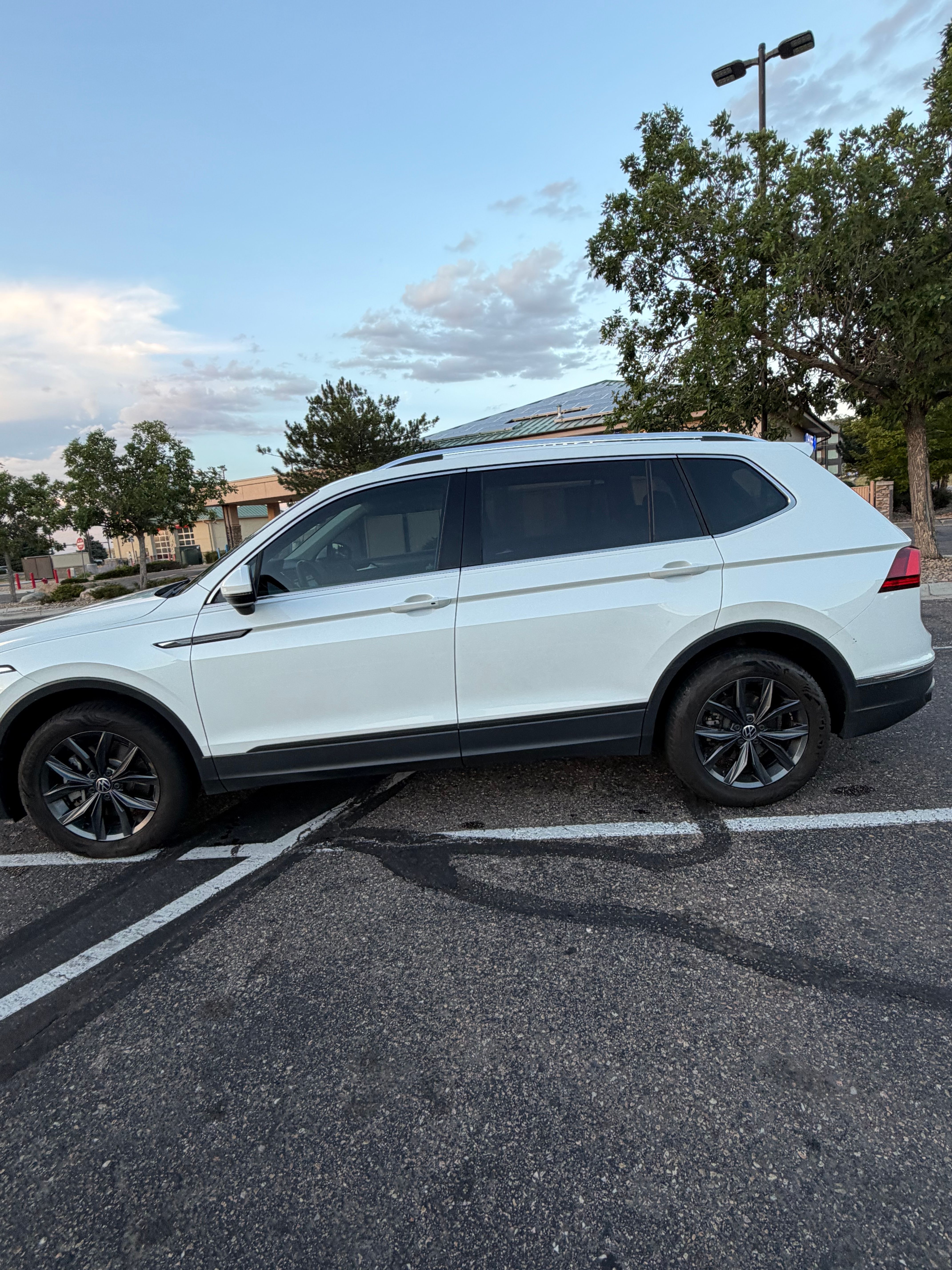 Used 2023 Volkswagen Tiguan SE FWD image 5