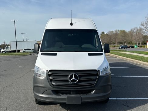 Used 2021 Mercedes-Benz Sprinter 2500 image 6