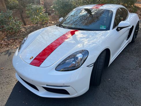 Used 2018 Porsche 718 Cayman image 8
