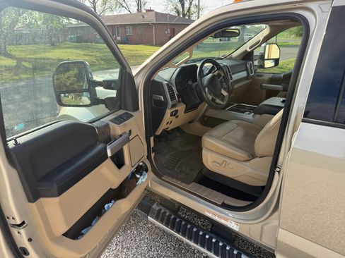 Used 2017 Ford F450 Lariat w/ Lariat Ultimate Package AWD/4WD image 16