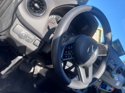 Used 2022 Mercedes-Benz Sprinter 3500 image 9