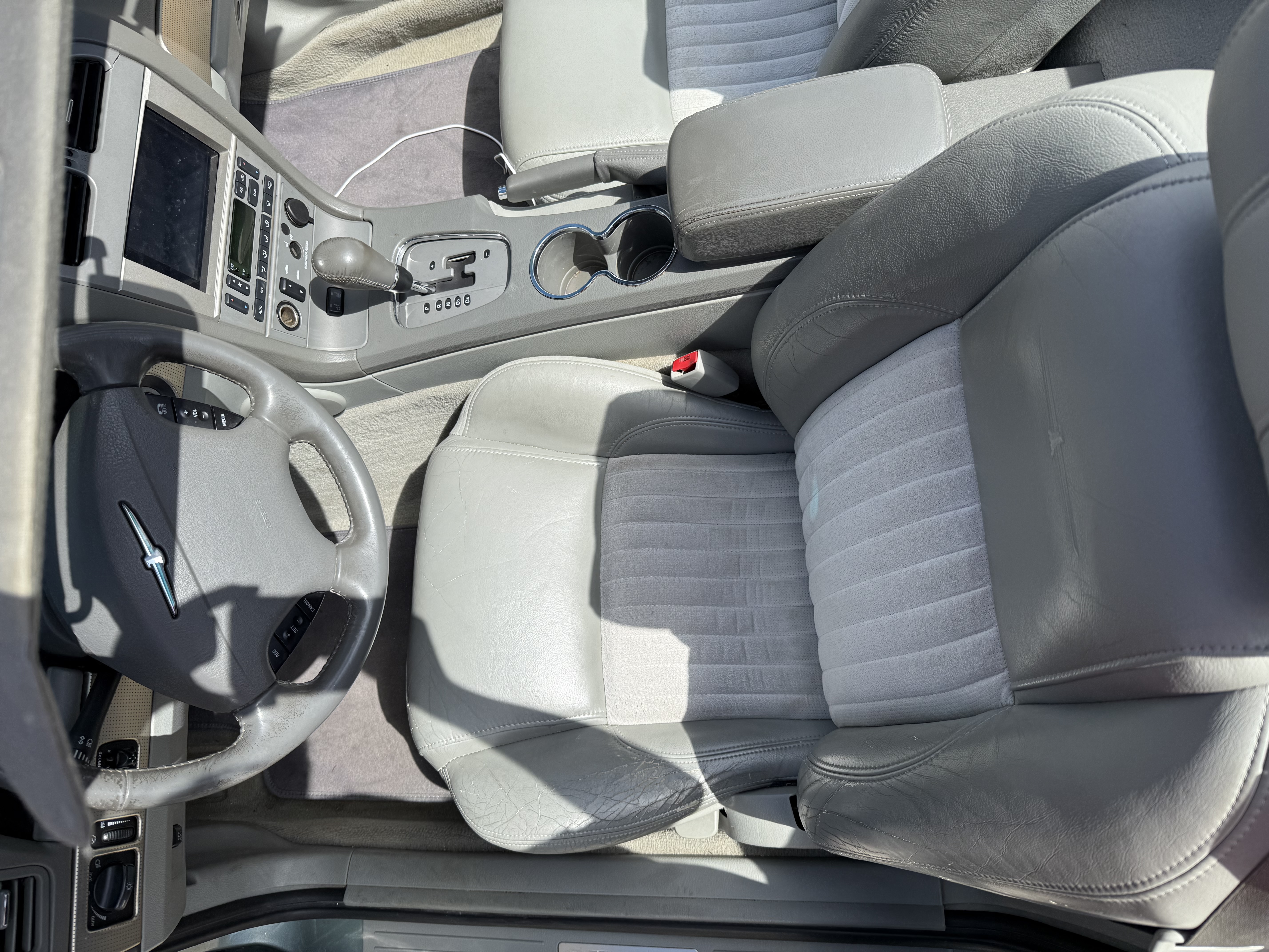Used 2004 Ford Thunderbird Pacific Coast RWD image 19