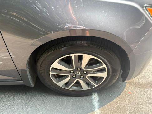 Used 2015 Honda Odyssey Touring Elite image 9