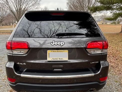 Used 2020 Jeep Grand Cherokee Limited image 2