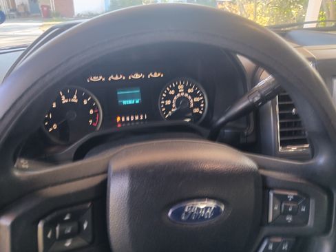 Used 2015 Ford F150 XLT w/ Trailer Tow Package image 11