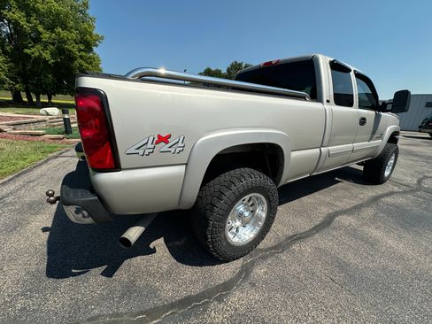 Used 2006 Chevrolet Silverado 2500 LT w/ Heavy-Duty Power Package AWD/4WD image 5