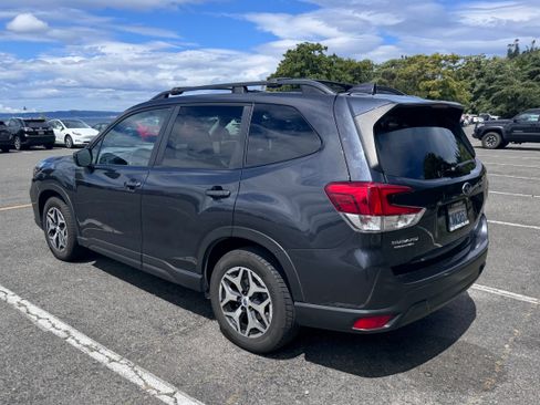 Used 2019 Subaru Forester Premium AWD/4WD image 6
