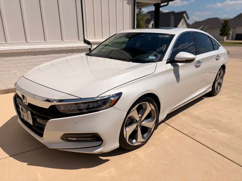 Used 2020 Honda Accord Touring image 2