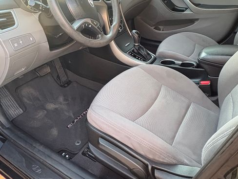 Used 2015 Hyundai Elantra SE w/ Option Group 02 FWD image 13