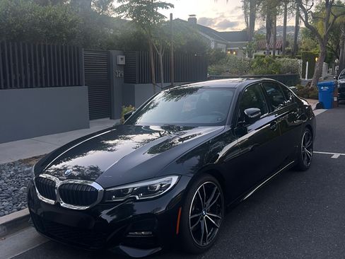 Used 2019 BMW 330i Sedan w/ M Sport Package RWD image 4