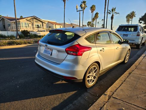 Used 2015 Ford Focus SE w/ Equipment Group 201A image 4