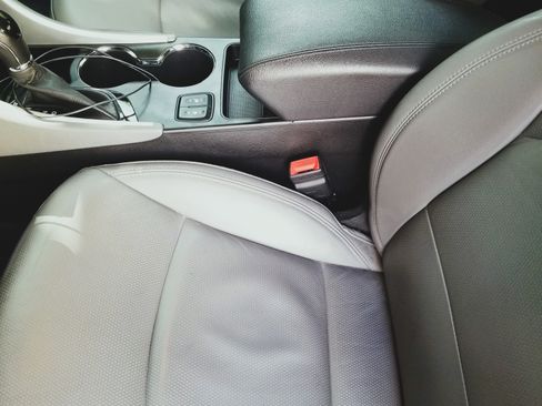 Used 2013 Hyundai Sonata Limited w/ Premium Pkg image 10