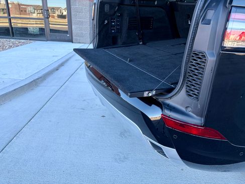 Used 2018 Land Rover Discovery HSE Luxury image 16