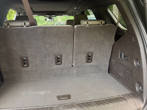 Used 2022 Chevrolet Tahoe LT w/ Luxury Package AWD/4WD image 19