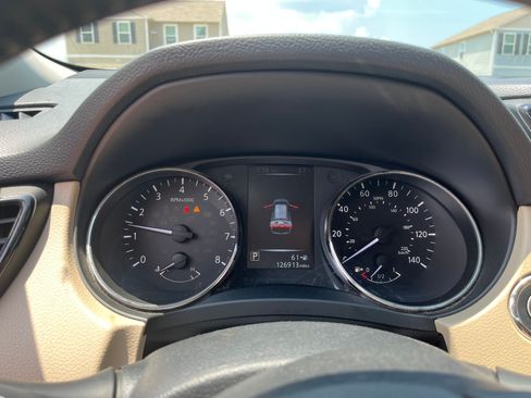 Used 2017 Nissan Rogue SV FWD image 6