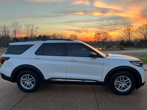 Used 2025 Ford Explorer Active w/ Active Comfort Package image 6