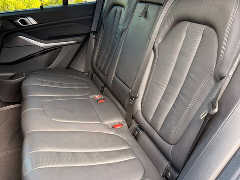 Used 2019 BMW X5 xDrive50i w/ M Sport Package AWD/4WD image 16
