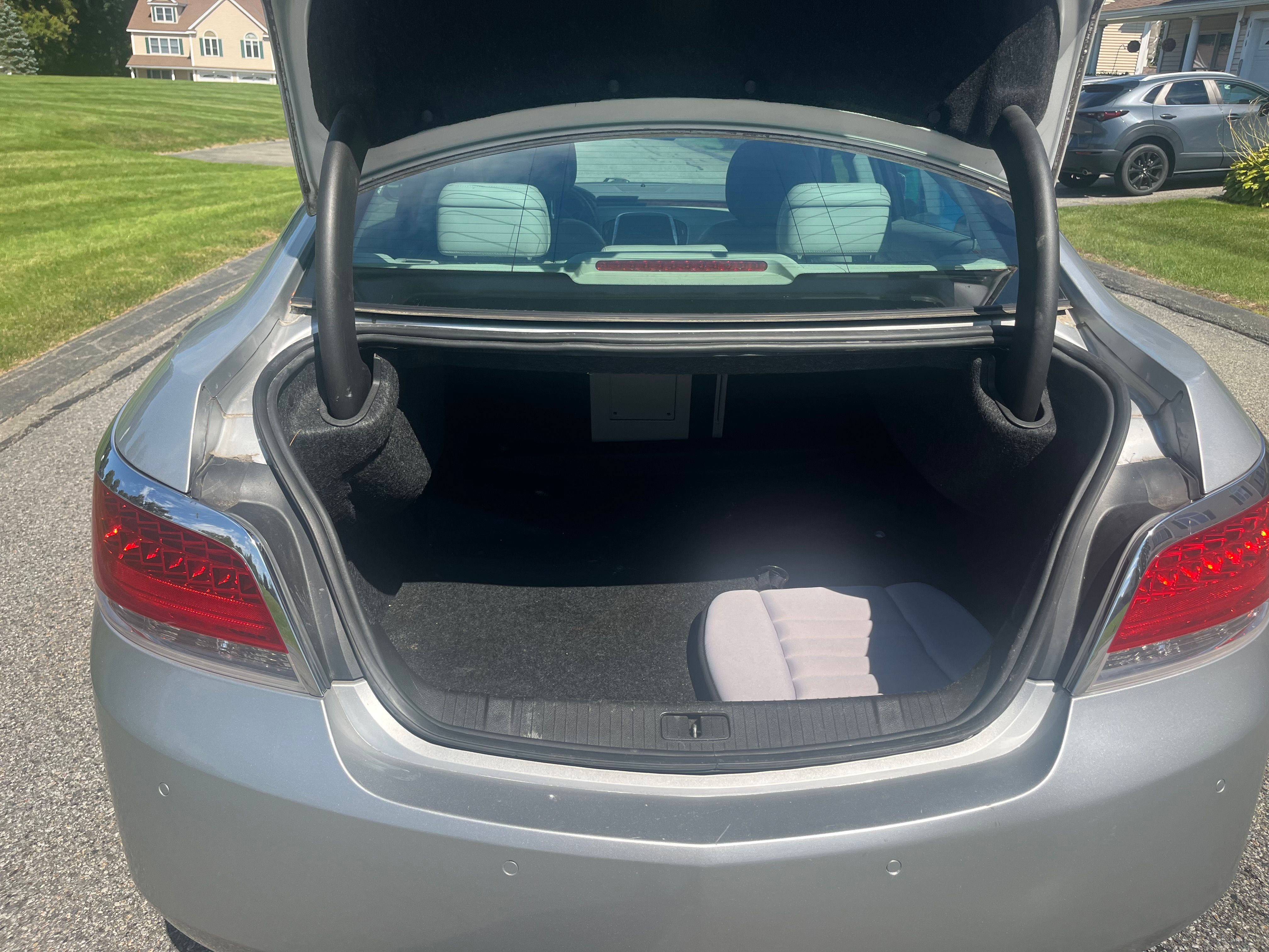 Used 2010 Buick LaCrosse CXL FWD image 1