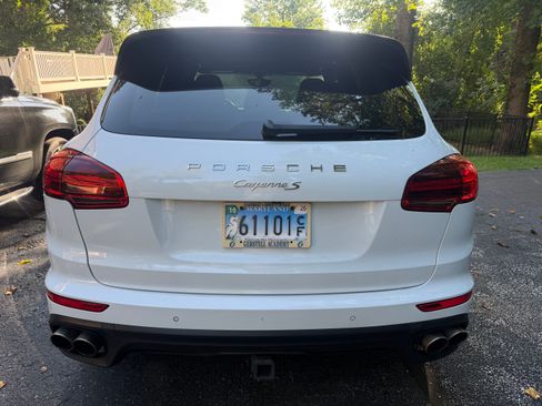 Used 2015 Porsche Cayenne S AWD/4WD image 9