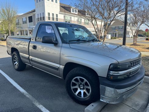 Used 2000 Chevrolet Silverado 1500 2WD Regular Cab image 2