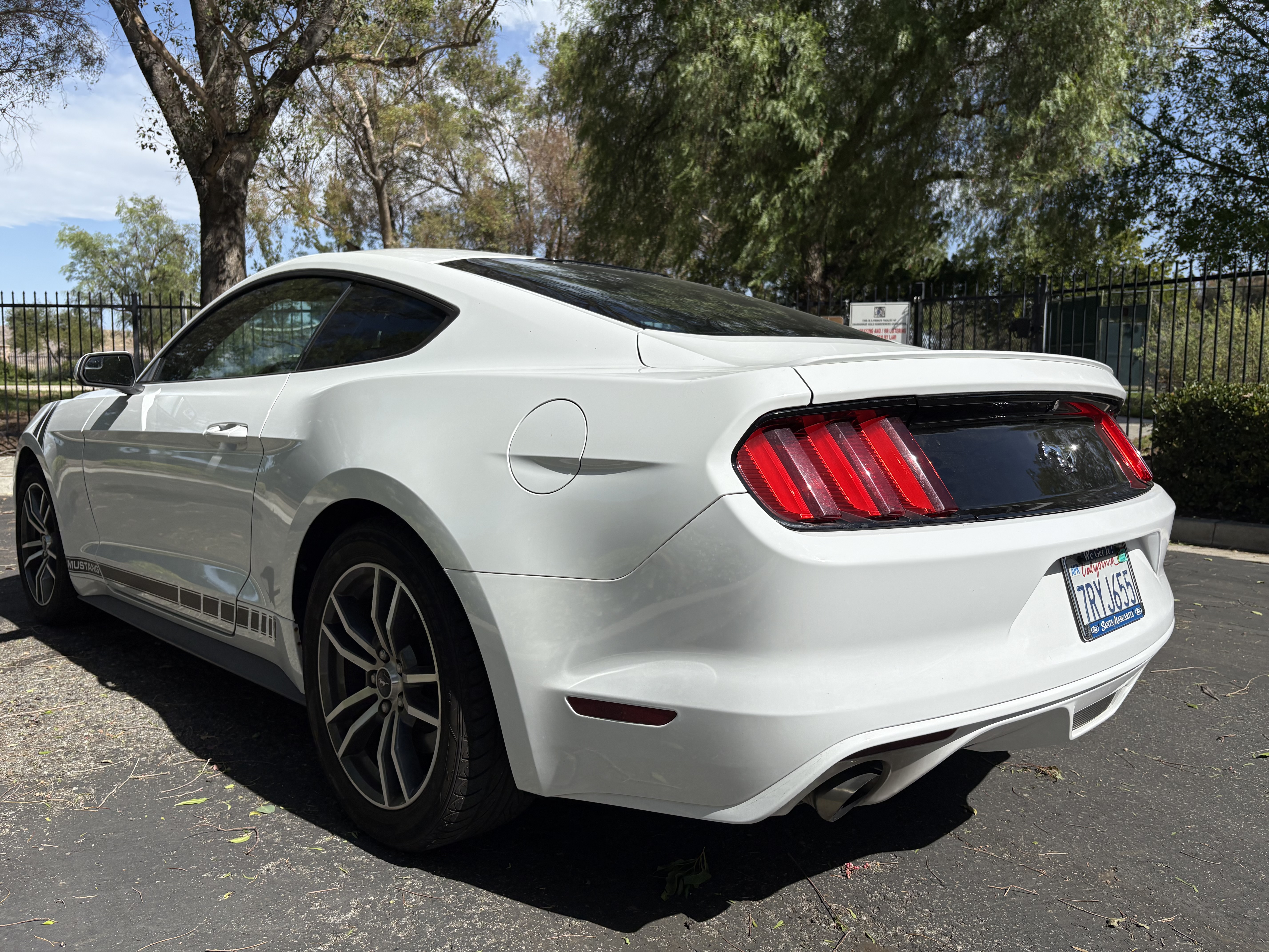 Used 2016 Ford Mustang Coupe RWD image 10