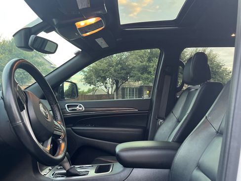 Used 2021 Jeep Grand Cherokee Limited image 14