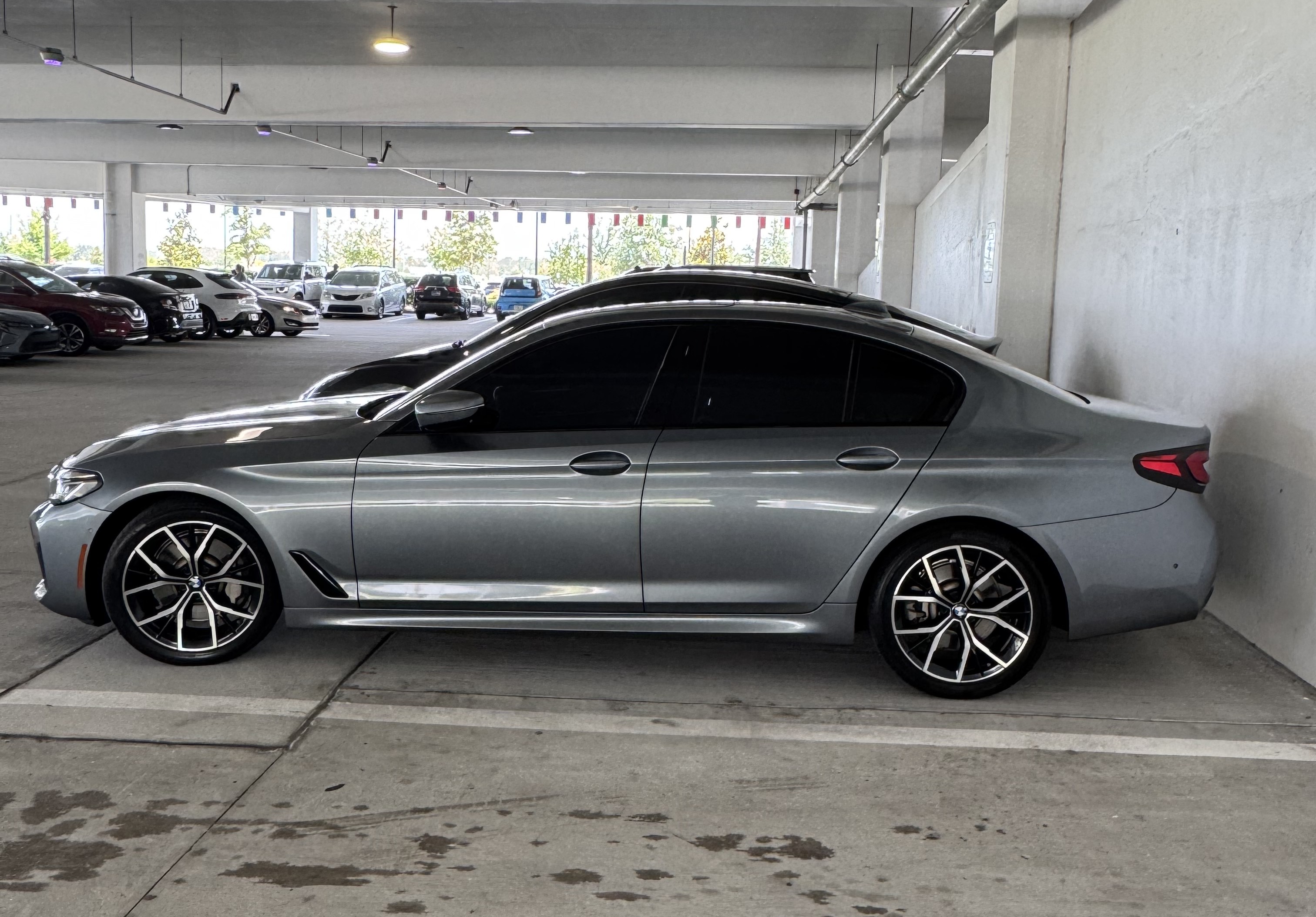Used 2021 BMW 530i RWD image 2