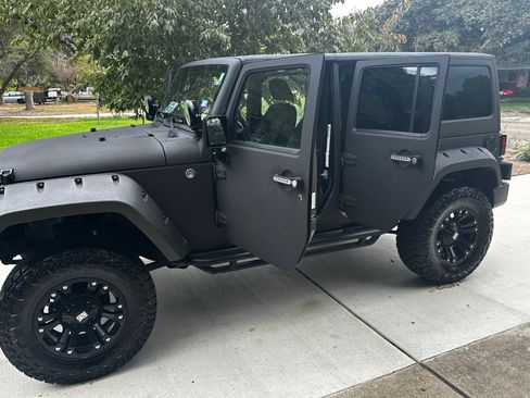 Used 2013 Jeep Wrangler Unlimited Sport image 4