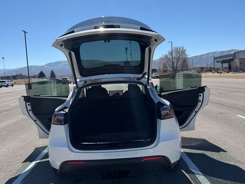 Used 2024 Tesla Model Y Long Range image 18