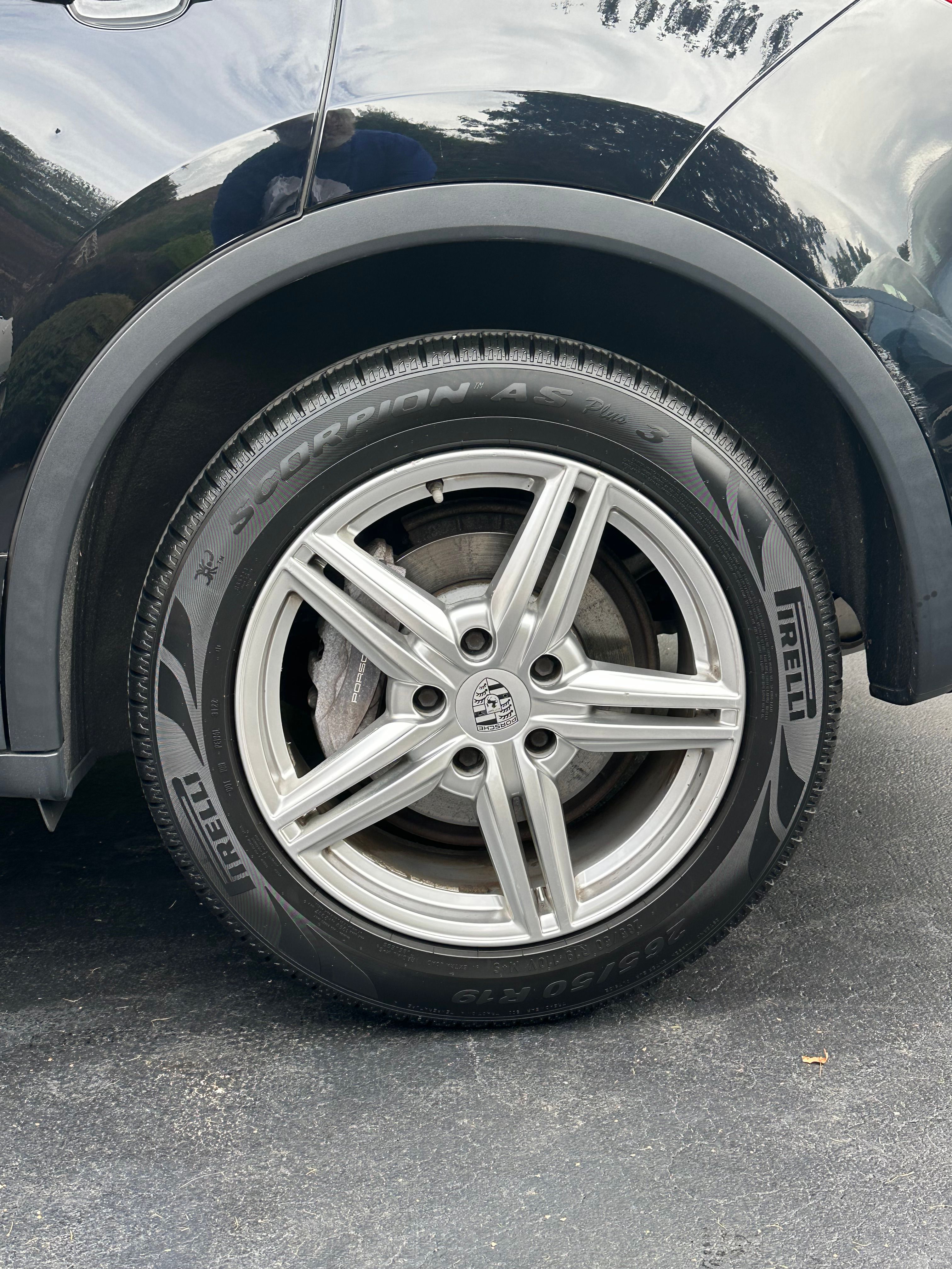 Used 2014 Porsche Cayenne Platinum Edition AWD/4WD image 24