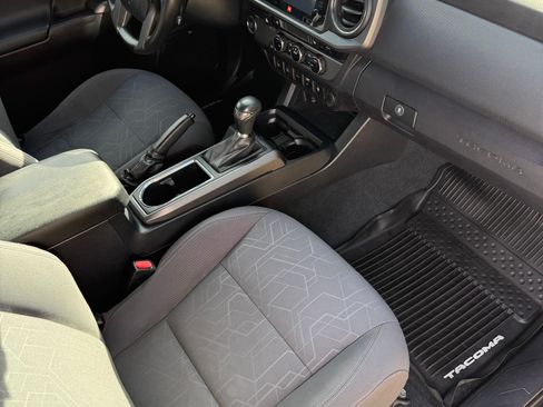 Used 2017 Toyota Tacoma TRD Off-Road image 15