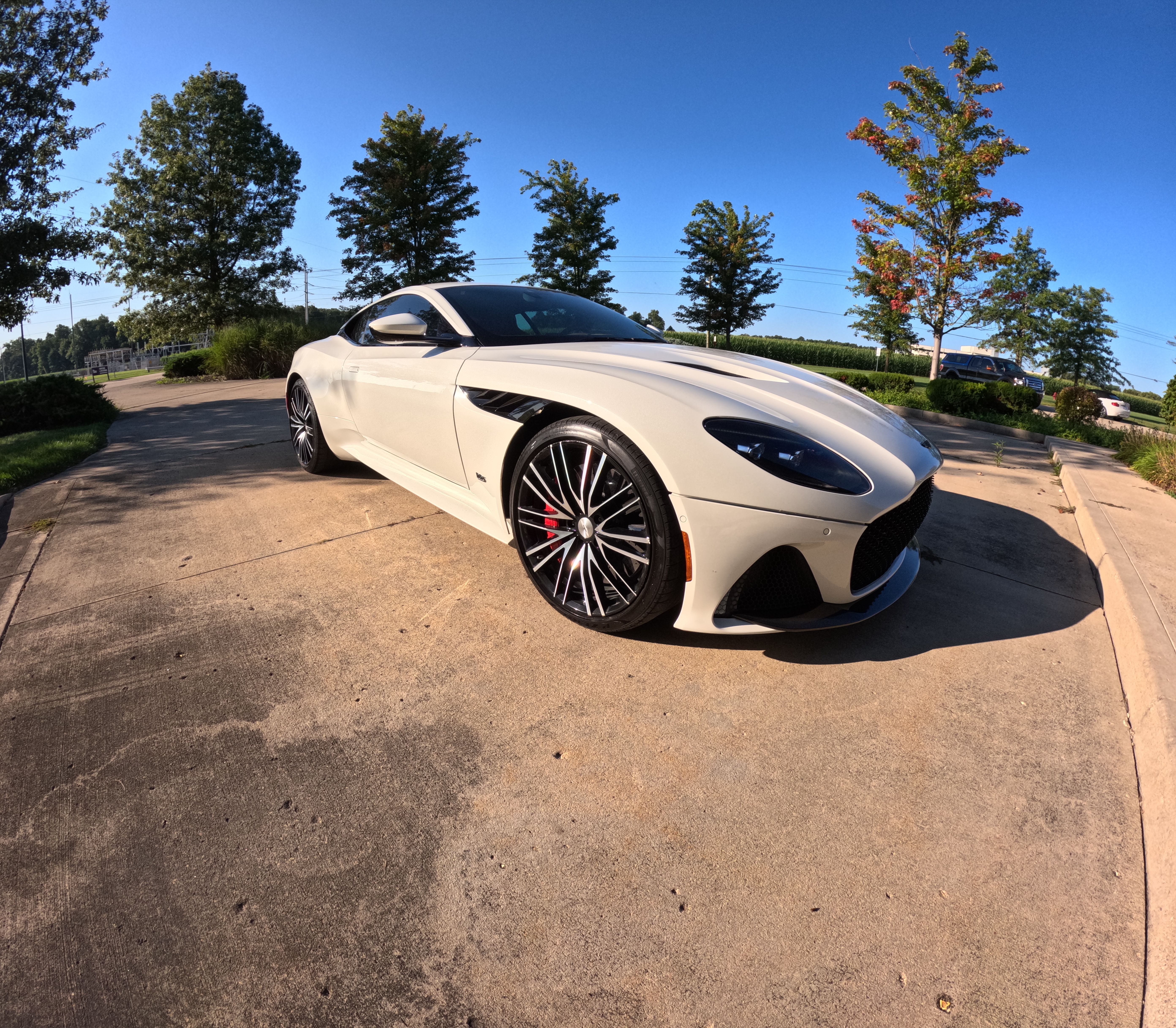 Used 2022 Aston Martin DBS Superleggera RWD image 8