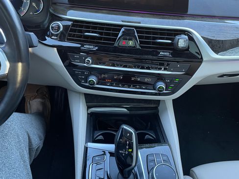 Used 2018 BMW 530i RWD image 8