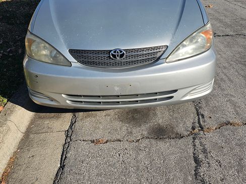 Used 2002 Toyota Camry XLE image 2