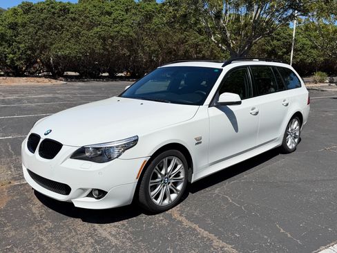 Used 2010 BMW 535i xDrive Wagon AWD/4WD image 4