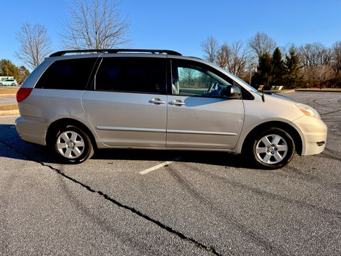Used 2009 Toyota Sienna LE image 4