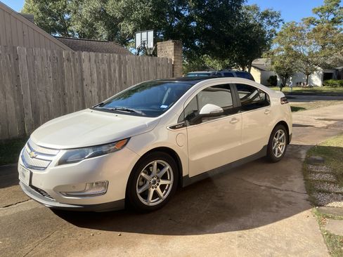 Used 2012 Chevrolet Volt Premium w/ Premium Trim Package image 1