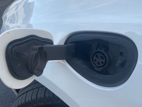 Used 2023 Chrysler Pacifica Touring-L w/ S Appearance Package image 25