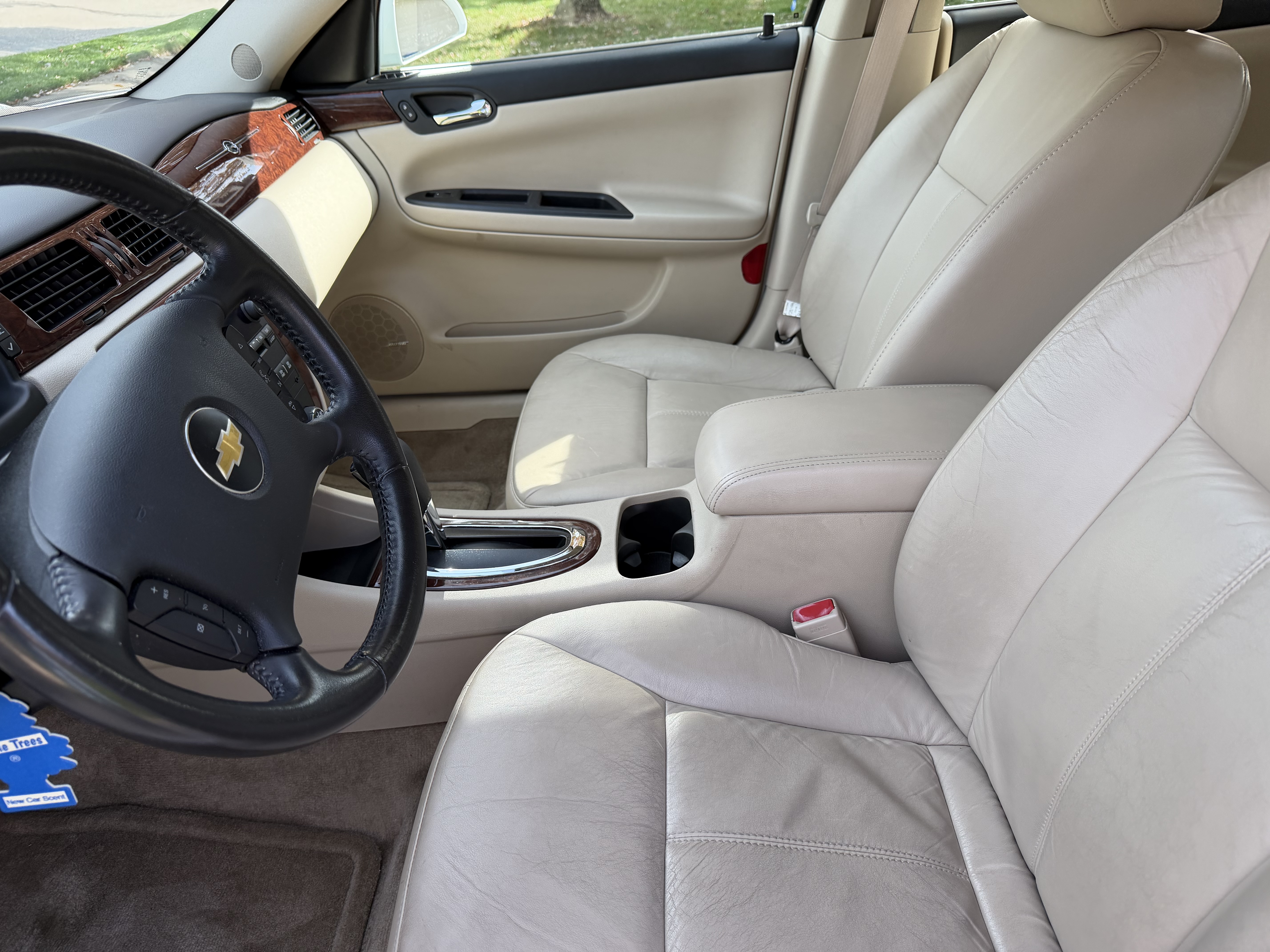 Used 2011 Chevrolet Impala LT w/ Luxury Edition Package FWD image 10