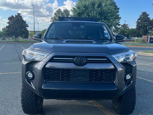 Used 2021 Toyota 4Runner Venture w/ Moonroof Package AWD/4WD image 15