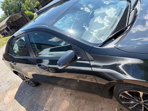 Used 2017 Toyota Corolla SE w/ Carpet Mat Package (TMS) FWD image 4