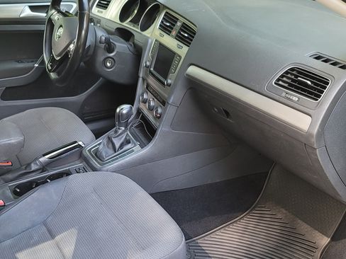 Used 2016 Volkswagen Golf S image 9