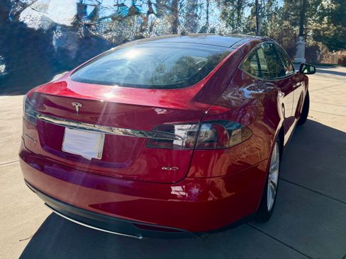 Used 2015 Tesla Model S 85D image 11