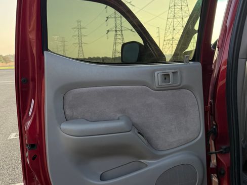 Used 2004 Toyota Tacoma PreRunner RWD image 16