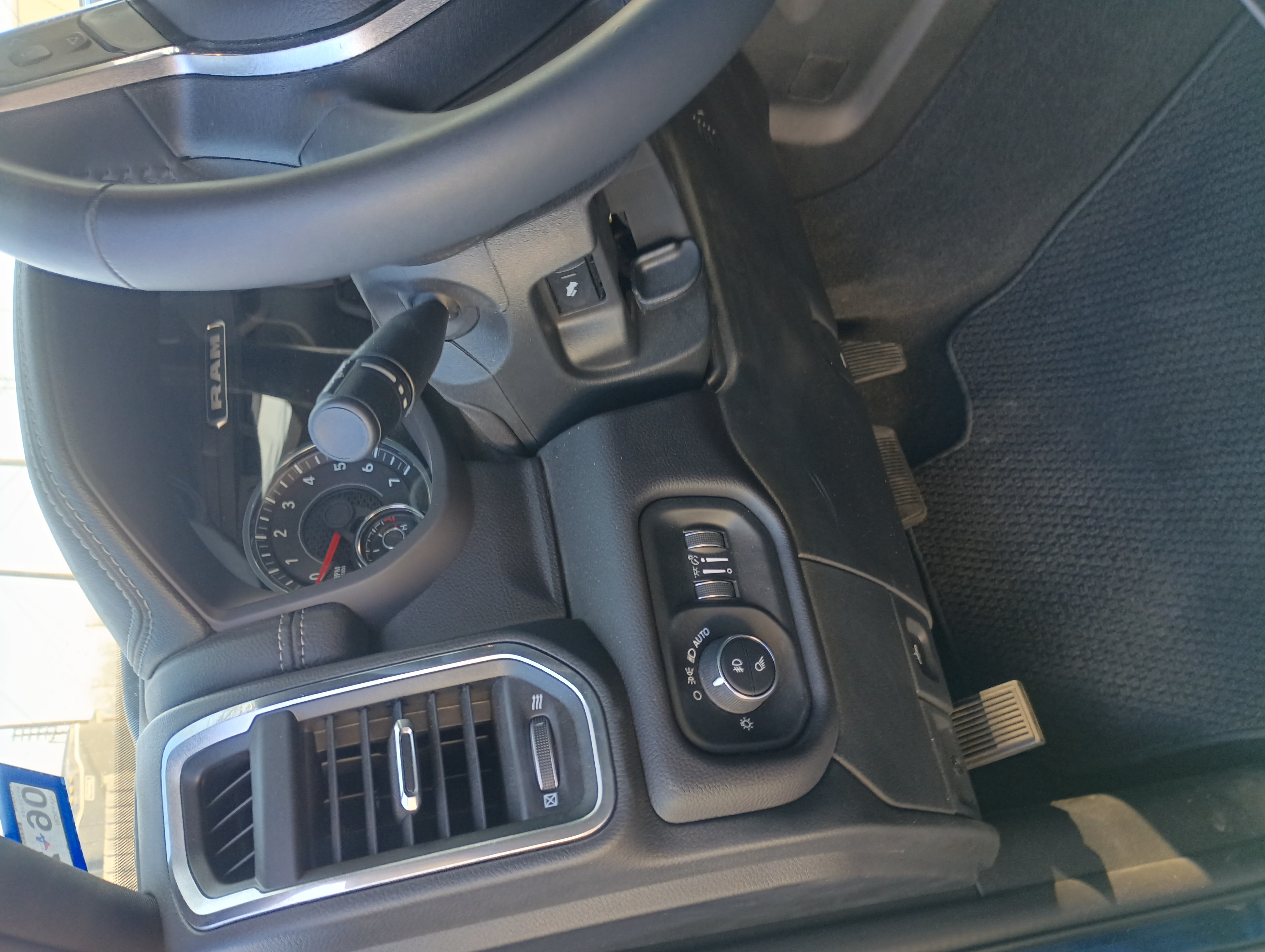 Used 2023 RAM 2500 Laramie w/ Night Edition AWD/4WD image 9
