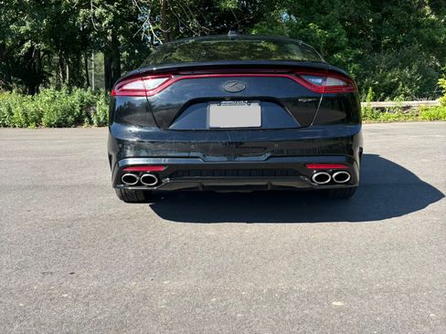 Used 2018 Kia Stinger GT2 AWD/4WD image 10