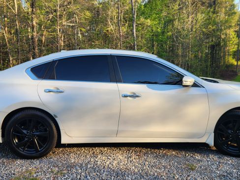 Used 2015 Nissan Altima 2.5 SV w/ Convenience Package image 12