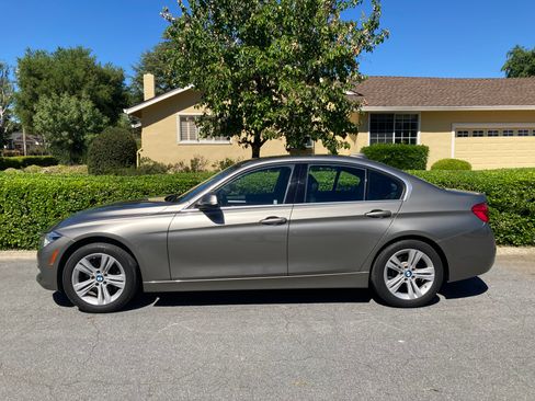 Used 2018 BMW 330i Sedan w/ Convenience Package image 3